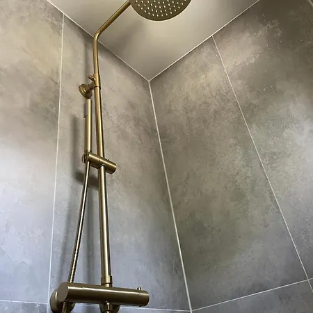 Ut Zuuje Готель типу 