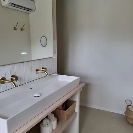 Ut Zuuje Готель типу 