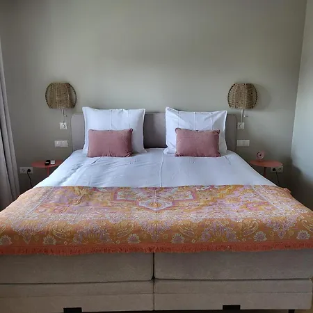 Ut Zuuje Bed & Breakfast 3*