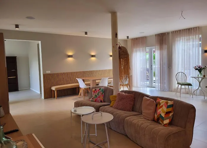 Ut Zuuje Oda ve Kahvaltı 3*