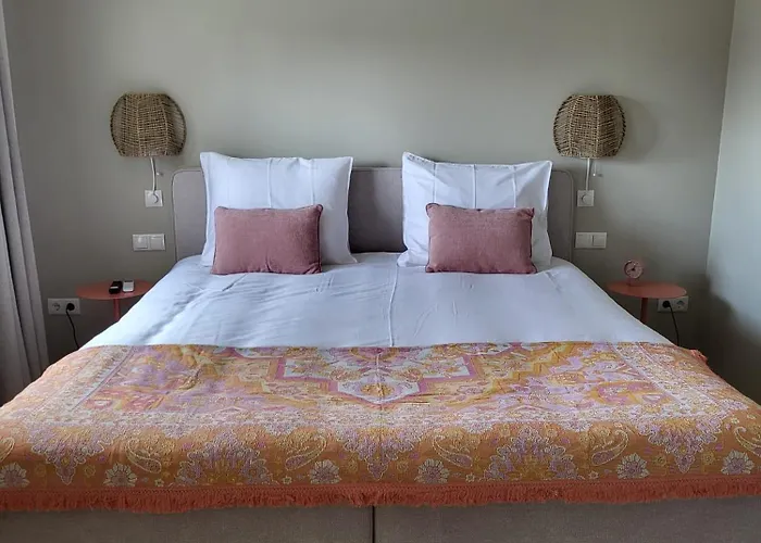 Ut Zuuje Oda ve Kahvaltı 3*